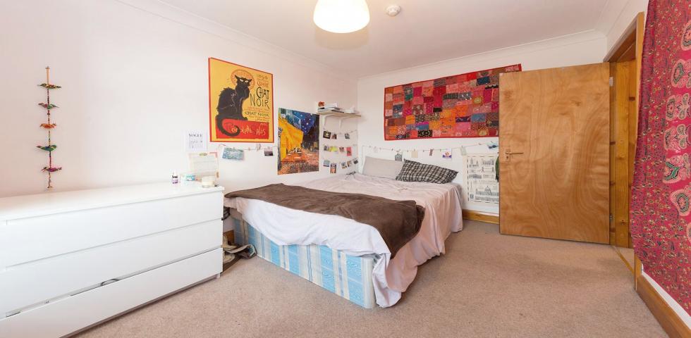 			NEW INSTRUCTION, 3 Bedroom, 1 bath, 1 reception Flat			 Kilburn Lane, QUEENS PARK